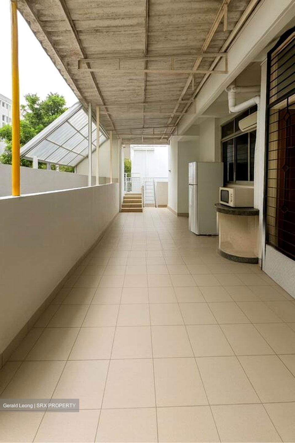 Simon Lane (D19), Terrace #504890281